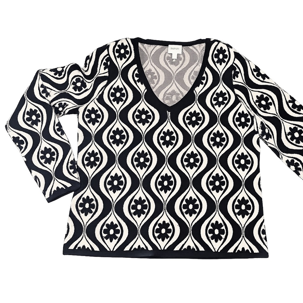 Cyrus Black and White Geometric V-Neck Knit Top